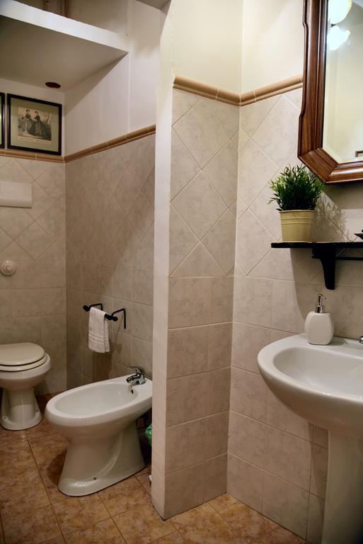 Real Teatro Umberto I Bed & Breakfast Palermo Exterior photo